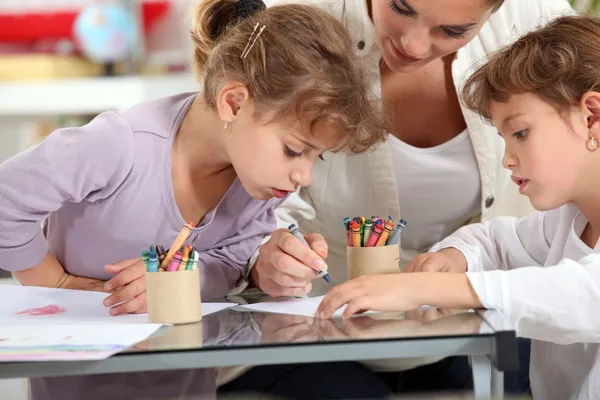 Pequenas meninas desenho — Fotografia de Stock