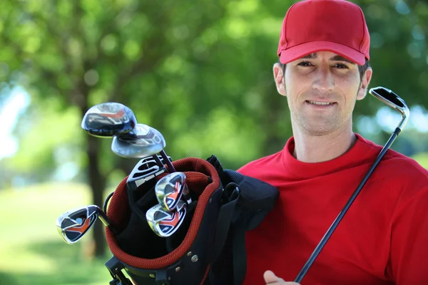 Гравець у гольф з клубом на плече. — стокове фото