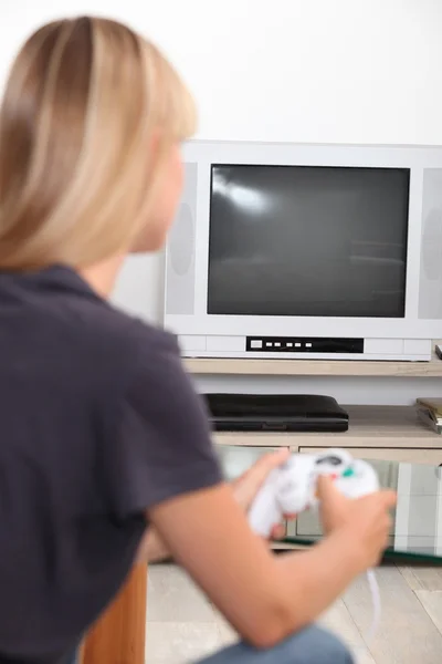 Woman playing video game — Stock Photo, Image