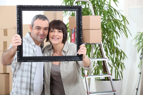 Couple moving in new flat — Stock Photo, Image
