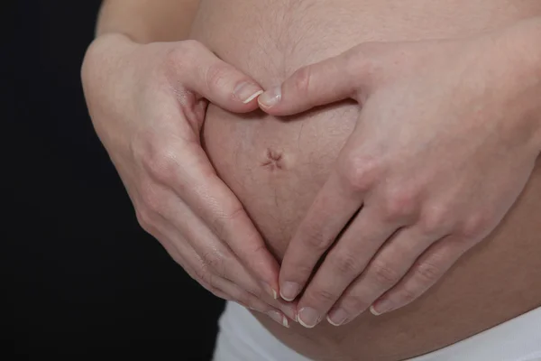 Ein zugeschnittenes Bild vom Bauch einer schwangeren Frau. — Stockfoto