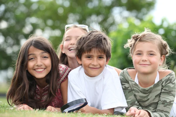 Children lying in the grass — Stock Photo, Image