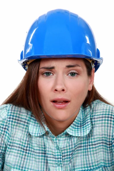 Cansado construtor do sexo feminino — Fotografia de Stock
