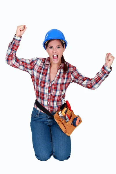 Triomfantelijke vrouwelijke bouwvakker — Stockfoto