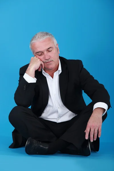Man sitting cross-legged and falling asleep — Stock Photo, Image