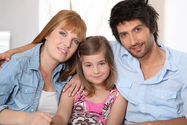 Gelukkige ouders met dochter — Stockfoto