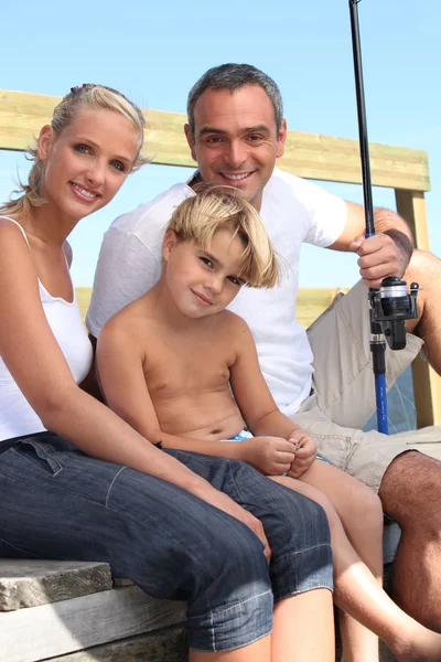 Portrait of a family fishing — Stock Photo, Image