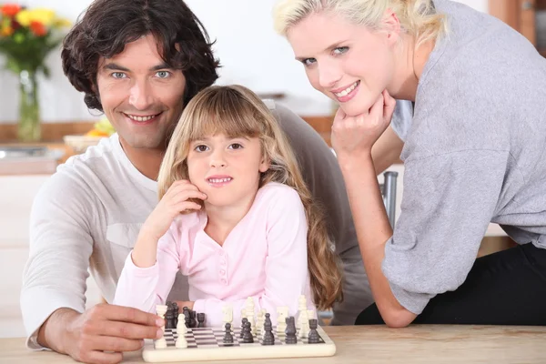 Gra w szachy z rodziny — Zdjęcie stockowe