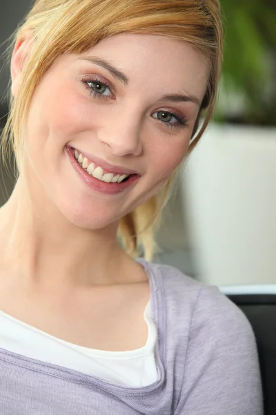 Portrait of a blonde all smiles — Stock Photo, Image