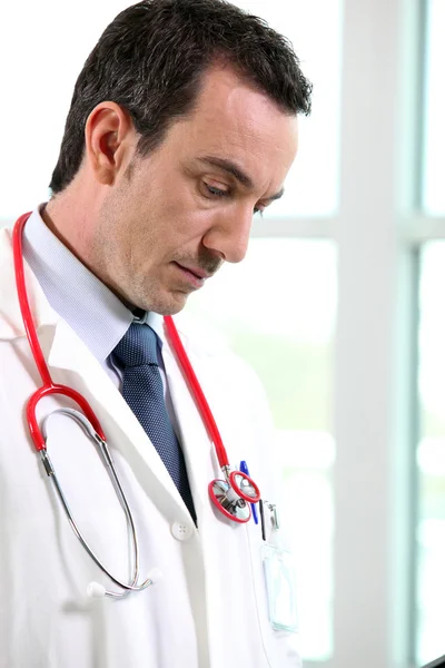Profil pohled mužského lékaře — Stock fotografie
