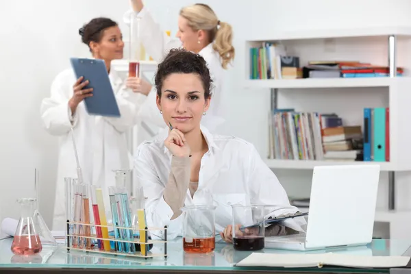 Girls in science class — Stock Photo, Image