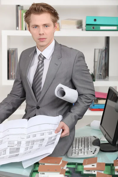 Mannelijke architect in office — Stockfoto