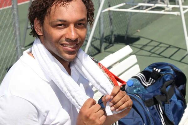 Jogador de tênis fazendo uma pausa — Fotografia de Stock