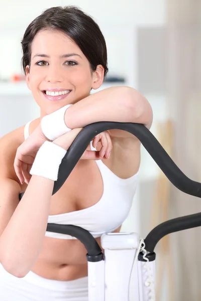 Woman taking a break at the gym — Stock Photo, Image