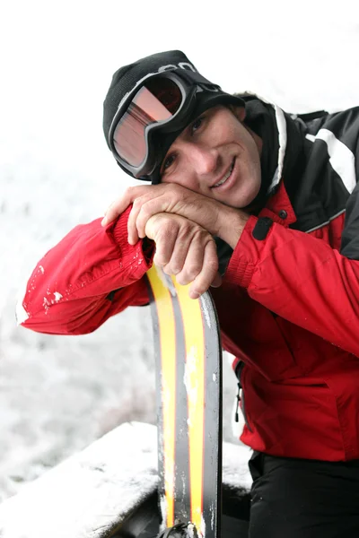 Homem em umas férias de esqui — Fotografia de Stock