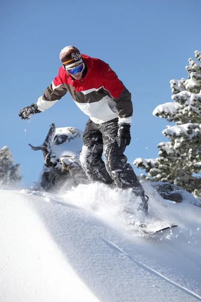 Manliga snowboardåkare — Stockfoto