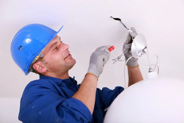 Electrician wiring a ceiling light — Stock Photo, Image