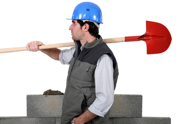 Craftsman carrying a shovel on his shoulder — Stock Photo, Image