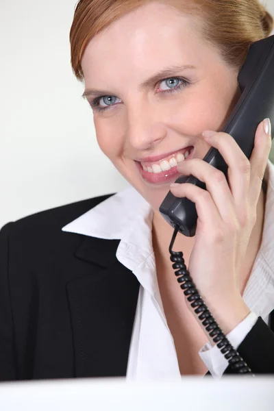 Ingefära-haired receptionist — Stockfoto