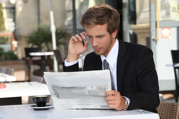 Man with newspaper and coffee — Stock Photo, Image