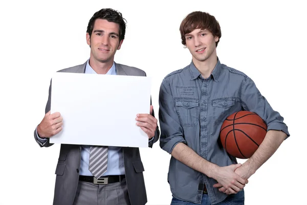 Basketspelare och tränare — Stockfoto