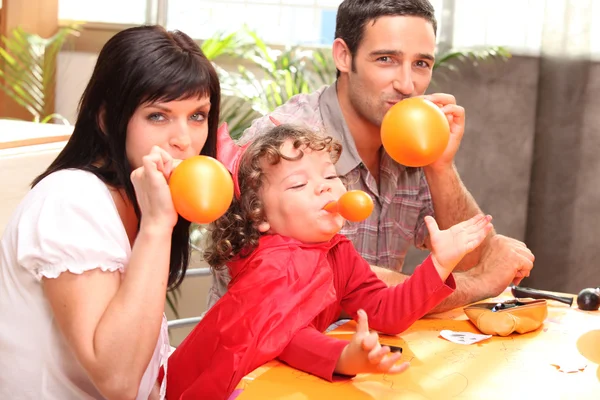 Family inflating balloons for Halloween — Stock Photo, Image