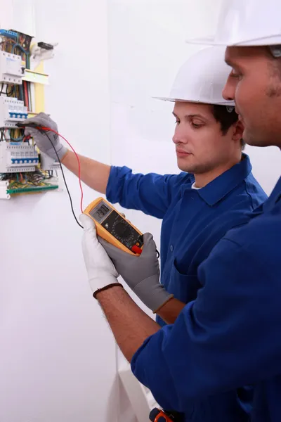 Electricians using multimeter — Stock Photo, Image