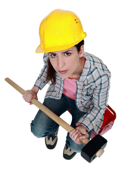 Bauarbeiterin mit Vorschlaghammer — Stockfoto