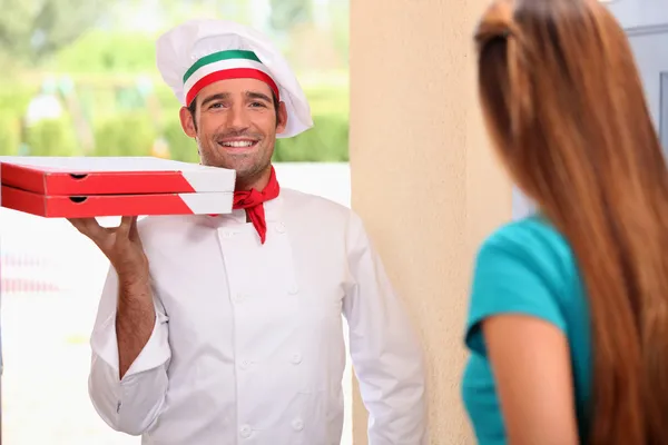 Italian chef bringing pizzas — Stock Photo, Image