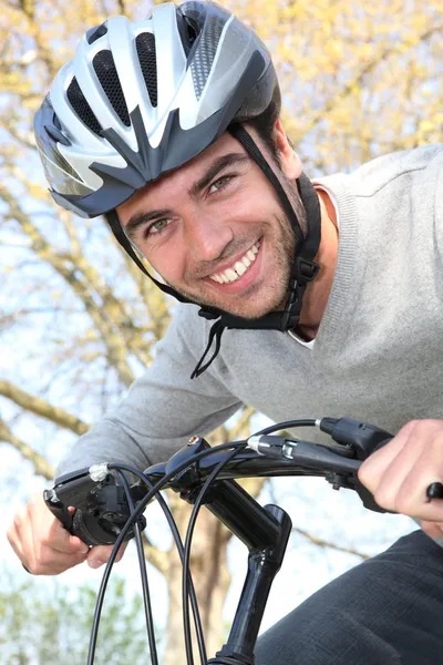 그의 자전거 타는 사람 — 스톡 사진