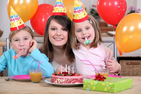 Little girls with mom at birthday party — Stock Photo, Image