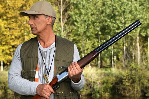 Hunter con una escopeta —  Fotos de Stock