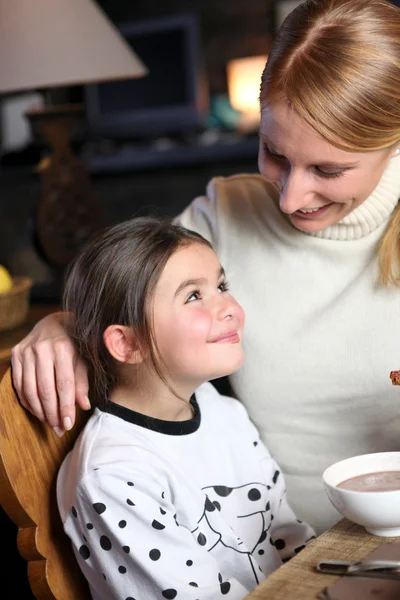 Mother and daughter sharing a moment at breakfast — Stock Photo, Image