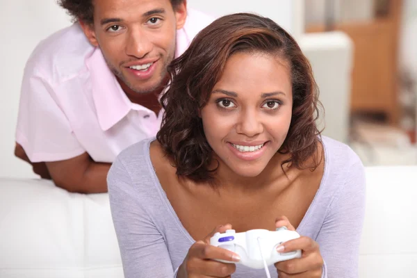 컴퓨터 게임을 하는 부부 — 스톡 사진