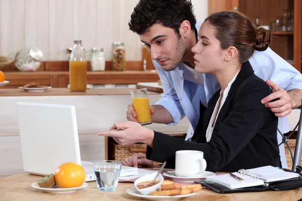 Business couple having breakfast at home — Stock Photo, Image