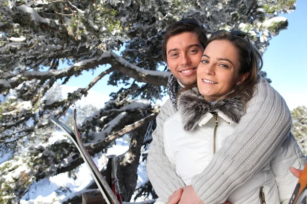 Portrait of young couple in the mountain — Stock Photo, Image