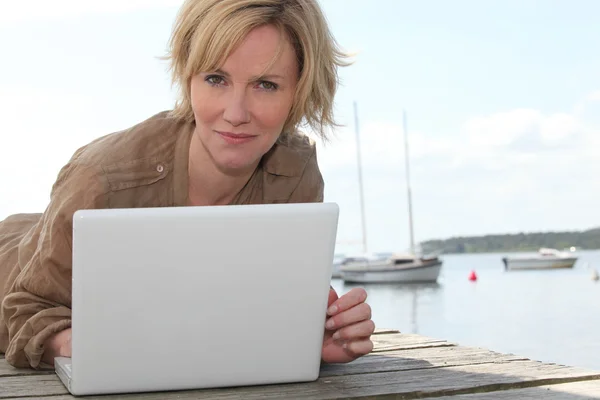 Portrait of a woman with laptop — Stock Photo, Image