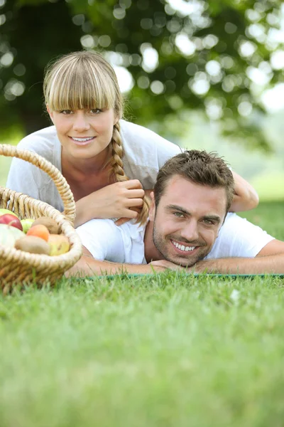 Van echtgenoten picknick — Stockfoto