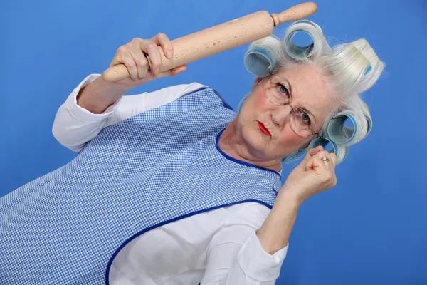 Angry old lady with rolling pin — Stock Photo, Image