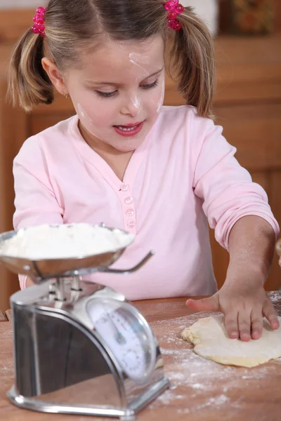 Little girl preparing cake with mom — Stock Photo, Image
