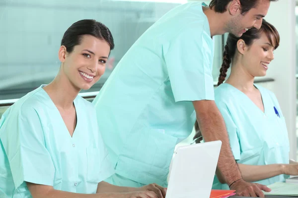 Verpleegkundigen op het werk — Stockfoto