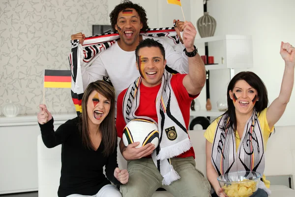 Німецьких футбольних уболівальників на дому — стокове фото