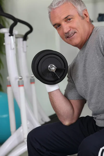 Man lifting a dumbbell — Stock Photo, Image