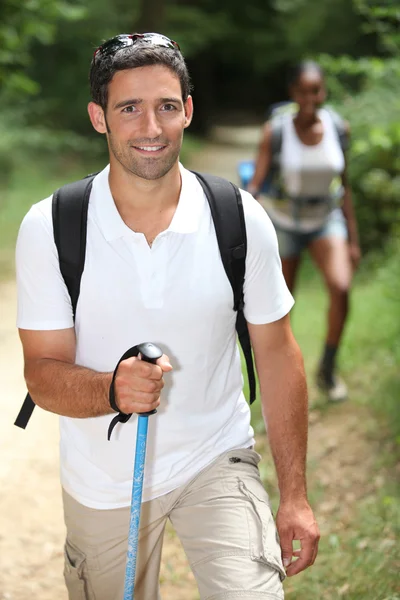 Interracial couple hiking in the forest — Stock Photo, Image