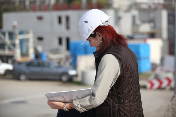 Female site surveyor — Stock Photo, Image