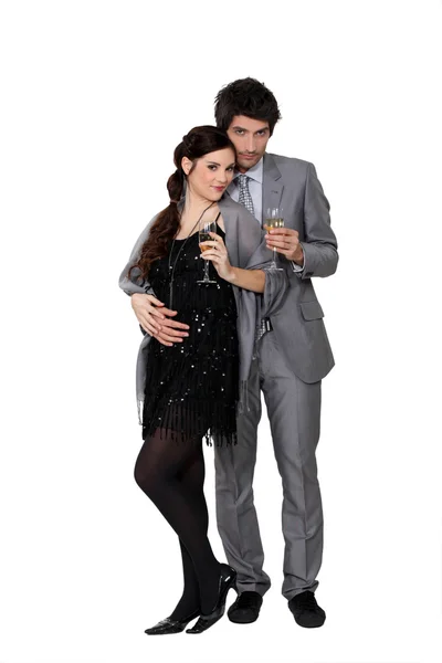 Una bella coppia con un flauto di champagne . — Foto Stock