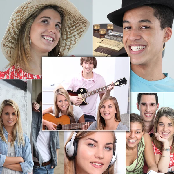 Mladý usmívající se a hrát na kytaru, poslech hudby nebo pózování — Stock fotografie