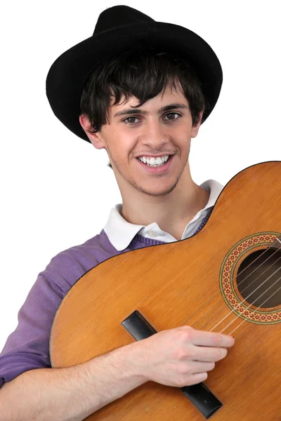 기타를 치던 청년 — 스톡 사진