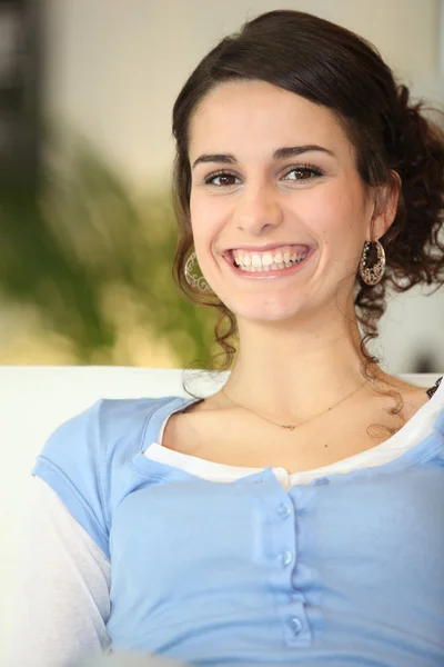 Portrait of a smiling woman — Stock Photo, Image