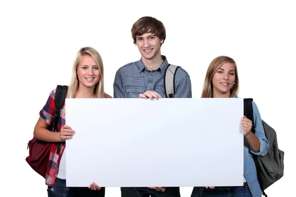Adolescente segurando placa branca — Fotografia de Stock